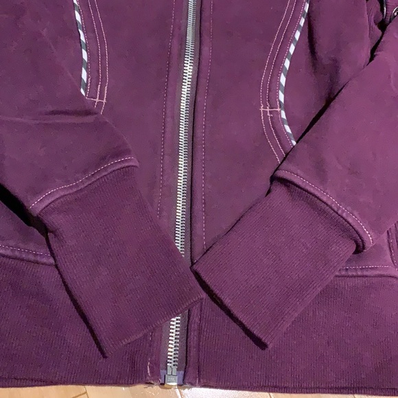 🌟HP🌟EUC Lululemon Special Edition Burgundy Hoodie detachable sleeves - size 10 - Picture 4 of 16